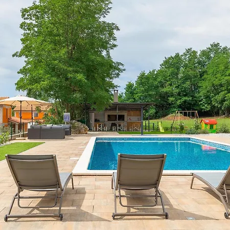 Holiday home Rose Mocitada *