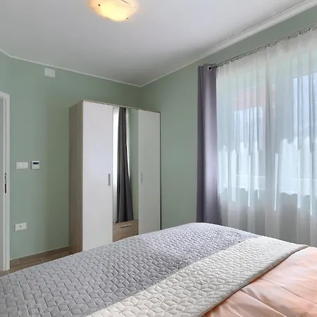 Holiday home Rose Mocitada *